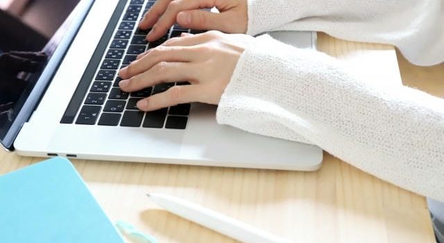 何度も足を運んだ常連の手元にだけひそかに開く限定メニューをモバイル注文で味わうもてなし
