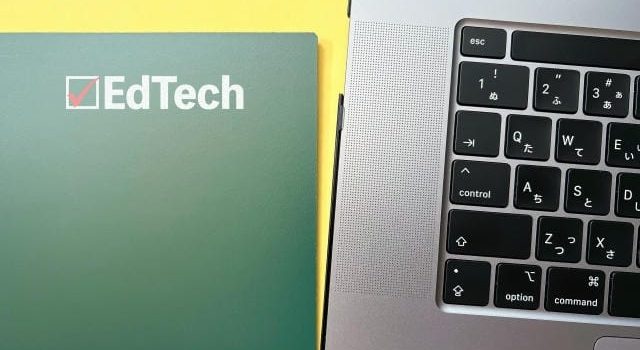 電波の届きにくい席を巡って向き合う紙の品書きとモバイル注文の対立